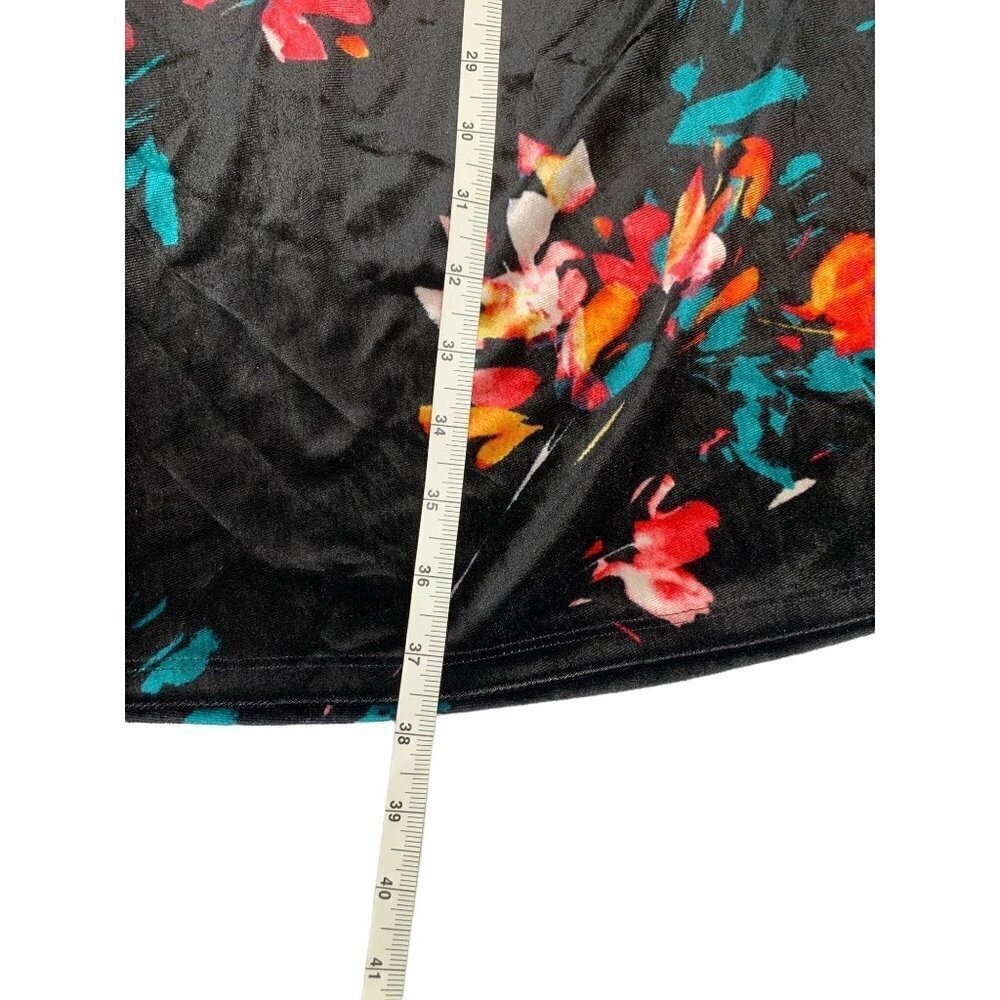Boutique Women's Floral Dress - Picture 7 of 7